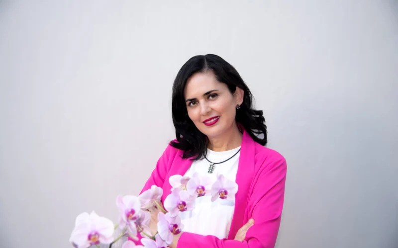 Adriana Guadalupe Pérez Rodríguez presenta su primer libro: "A flor de piel: Sanando tus heridas interiores"