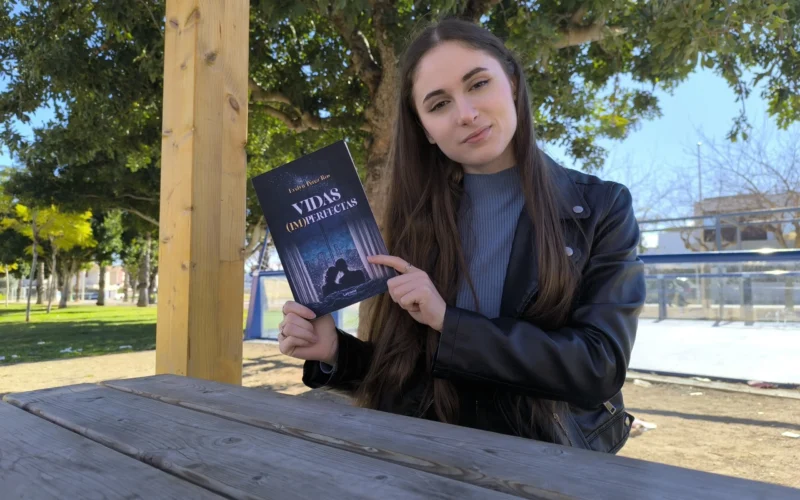 Evelyn Pérez Ros debuta en la literatura con "Vidas (Im)perfectas", una historia de amor y misterio que promete enganchar a los lectores