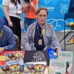 Iván Rodríguez Sánchez firmó su obra debut Cinco historias para soñar en la parada de Editorial Letrame