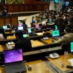 Uso de celulares en el acto del sufragio no se tipificó como infracción electoral, según resolvieron ADN, RC y parte de Pachakutik en la Asamblea