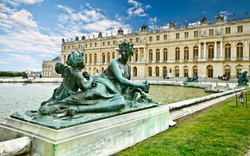 Las estatuas de Versalles te hablan: una colaboración entre el palacio y la IA permite a los visitantes conversar de historia con sus protagonistas