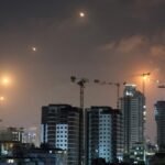 Piden a la población en Israel confinarse en los refugios tras disparos de misiles desde Irán