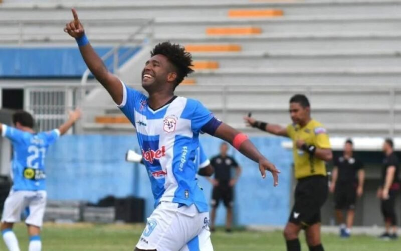 Emelec intentó fichar a Daniel Valencia pero renovó con el Manta FC