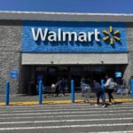 Empleado de Walmart comparte imagen que revela desconcertante política de la tienda: “Siento culpa”