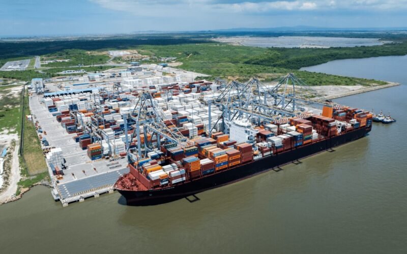 Récord en exportaciones a Estados Unidos: el comercio de Ecuador depende de dos países