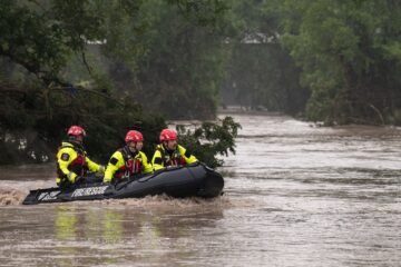 Más de 20 niñas están desaparecidas por inundaciones en Texas