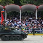 Venezuela ostenta en desfile militar por el Día de Independencia lanzacohetes y vehículos militares fabricados en Rusia y China