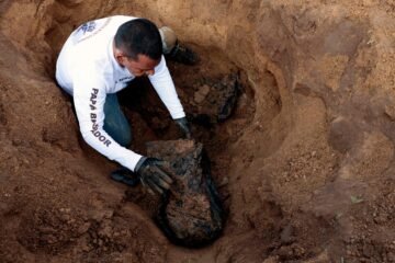 Localizan 12 bolsas con restos humanos en el occidente de México