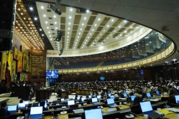 Juicio político en contra de Solanda Goyes se desarrolla en el pleno de la Asamblea Nacional
