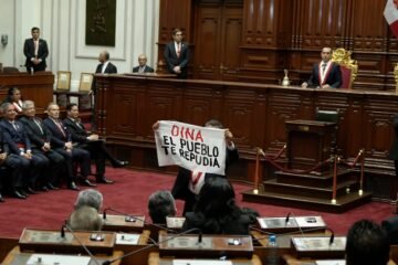 Denuncian a tres parlamentarios por protestar durante intervención de Dina Boluarte en el Congreso