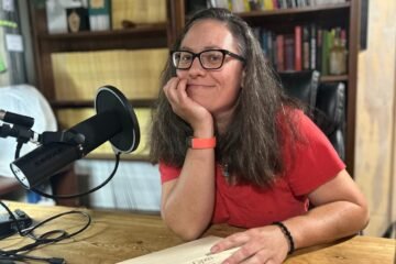 Kelly Weinersmith, bióloga y escritora: “Musk espera llevar a un millón de personas a Marte, pero sus cohetes no dejan de explotar”