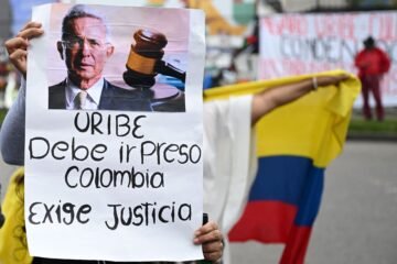 Condena a Álvaro Uribe agranda la polarización política en Colombia y la extiende a la Justicia