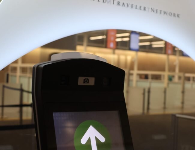 Ciudadanos estadounidenses pueden atravesar el aeropuerto más rápido con esta tecnología del CBP