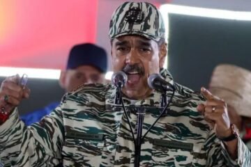 Maduro dice que si Venezuela es invadida “se declararía una huelga general insurreccional revolucionaria”