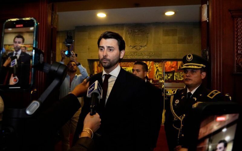 Niels Olsen: “Hoy un pequeño grupo de violentos atacó con piedras y palos a la caravana del presidente Daniel Noboa, no vamos a retroceder”