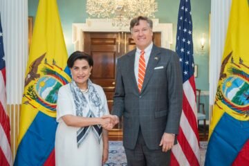 Relaciones entre Ecuador y EE. UU. alcanzan su mejor momento en décadas, indica el subsecretario Christopher Landau