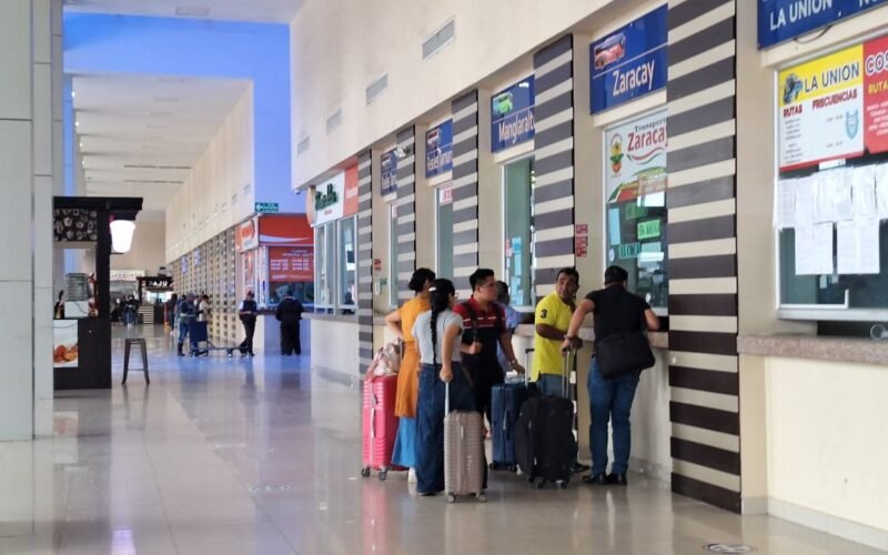 Daniel Noboa reduce el IVA del 15 % al 8 % por el feriado del 9 de octubre