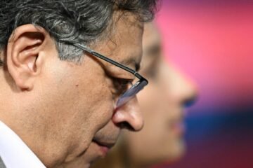 Gustavo Petro convoca a una concentración en Bogotá tras la absolución del expresidente Álvaro Uribe