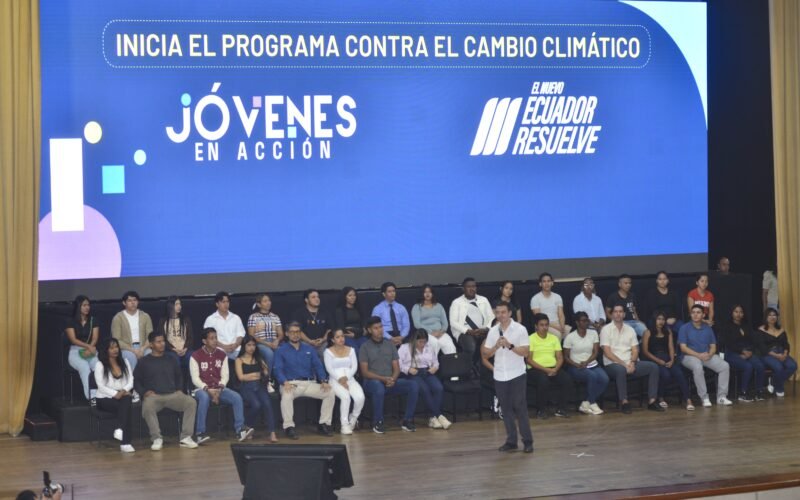 Noboa establece nuevo periodo del programa Jóvenes en Acción y dispone transferencias de $ 400 para personas entre 18 y 29 años
