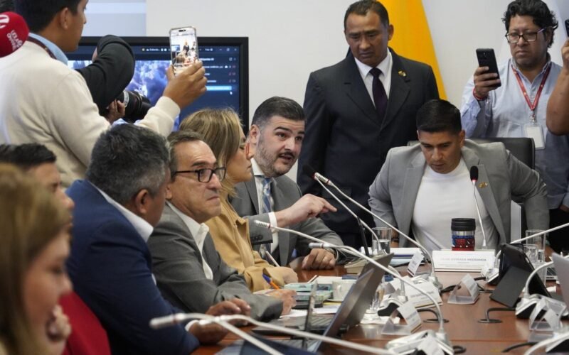 ‘Queremos respuestas, queremos saber la verdad’: Aquiles Alvarez cuestiona al Gobierno sobre investigaciones de atentados durante comparecencia en la Asamblea