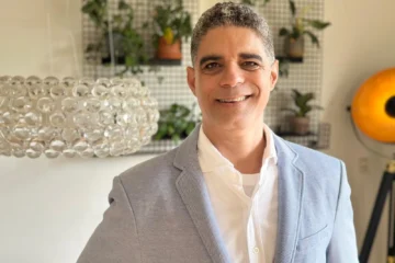 Guillermo Enrique Lorente Deroncelé y su viaje interior en Vagando, pero no perdido