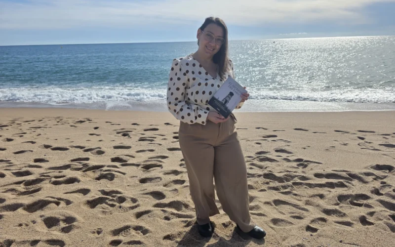 Melissa Casado Cubero (MeliJoe) debuta con El secreto del faro, una novela emocional que ilumina el duelo desde la esperanza