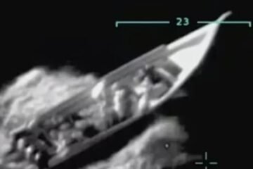 EE. UU. atacó 2 veces una misma lancha en el Caribe para eliminar a supervivientes, según medios