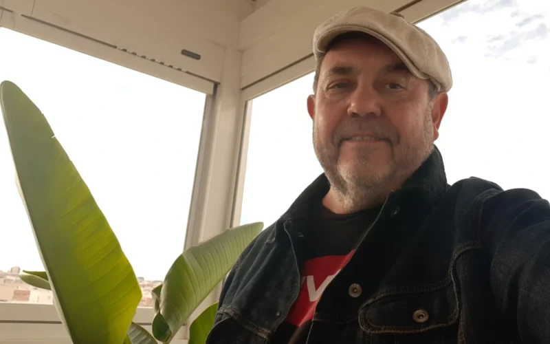 Salvador Algarra sorprende con una mirada íntima y valiente a las entrañas del poder político