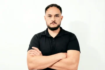 Saúl Córdova Encinas revela el lado oculto de la industria en su debut literario