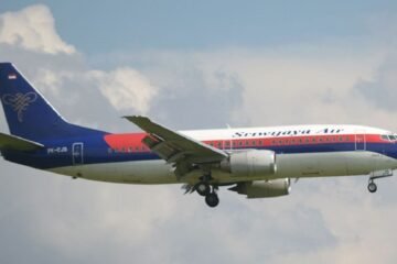 Desaparece de los radares en Indonesia un avión con 11 personas a bordo