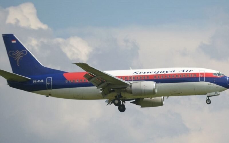 Desaparece de los radares en Indonesia un avión con 11 personas a bordo