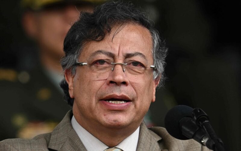 Presidente colombiano Gustavo Petro ratifica que hay bombardeos sobre Caracas y llama a reuniones urgentes de la ONU y de la OEA