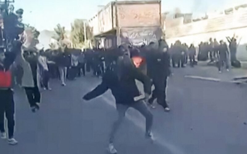 Protestas contra la República Islámica continúan en Irán por sexto día consecutivo