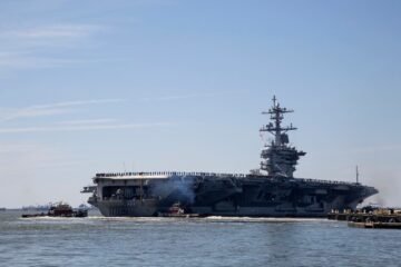 EE. UU. despliega el portaaviones Abraham Lincoln en Oriente Medio tras advertencias de Trump a Irán