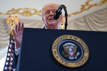 Trump impone aranceles del 10% y 25% a Europa hasta adquirir Groenlandia