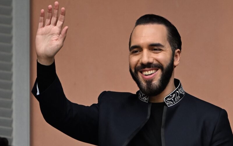 Nayib Bukele: ‘Basta con autodenominarse periodista para obtener impunidad total’