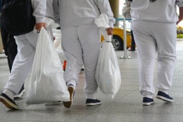 Historias de migrantes deportados y desplazados internos, en el centro de la exposición ‘Domicilio desconocido’