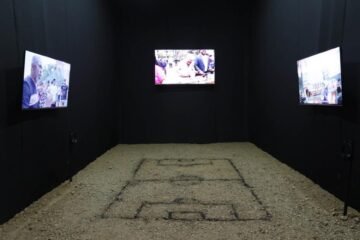 XVII Bienal de Cuenca: Fernando Falconí recibe doble premio por la obra Son de las Malvinas