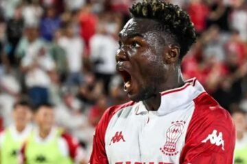 El delantero ecuatoriano Caicedo define el clásico ante San Lorenzo y Huracán logra su primera victoria