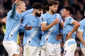 Manchester City goleó y mete presión al Arsenal de Piero Hincapié en la Premier League