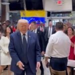 Trump saluda a exiliados venezolanos durante visita al restaurante  El Arepazo  en Florida