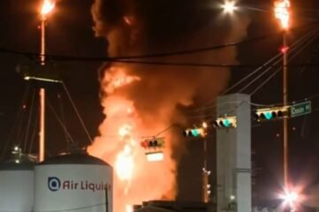 Refinería en Pasadena se incendia este 12 de marzo