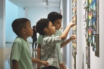 Niños en el MAAC: ‘Hipopótamos en tránsito’ permite a los pequeños dibujar en el museo