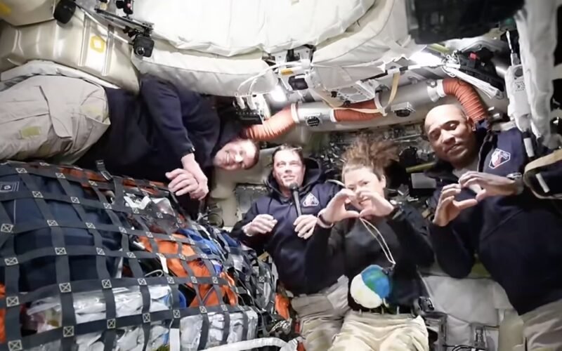 Los astronautas de la Artemis 2 hablan de las primeras 30 horas de misión: “Soy la fontanera espacial, y estoy orgullosa de ello”