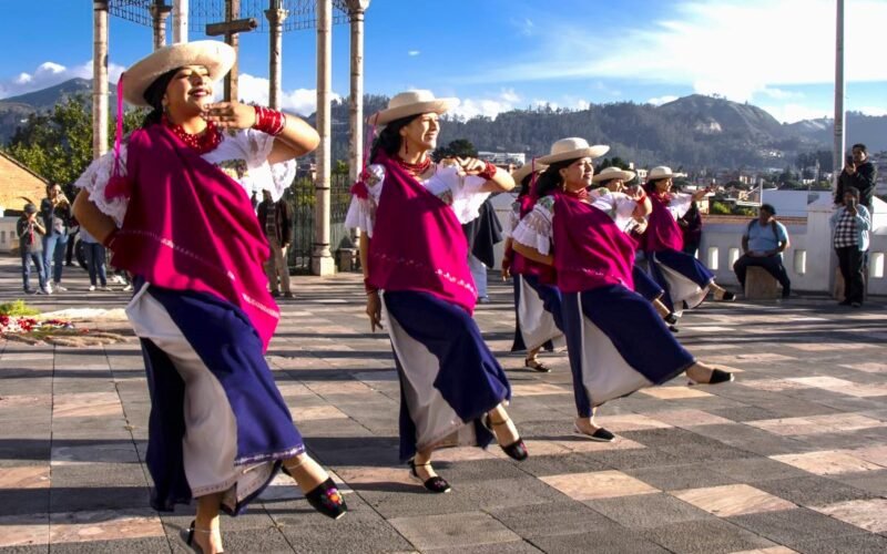 De la Sierra a la Amazonía: danzas festivas del Ecuador se presentan en gala cultural