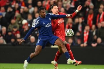 ¡Haciendo historia pura! Willian Pacho brilla en Anfield y sella su pase a las semifinales de la Champions con el PSG