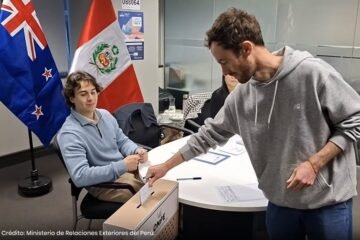 Comienza la segunda vuelta presidencial en Perú con la votación de los peruanos en el exterior