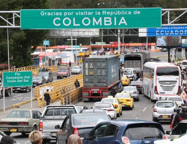 Colombia adelanta cierre de las fronteras por elecciones, solo se permite el tránsito aéreo