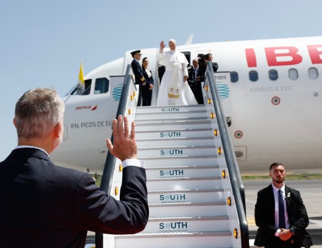 Problema técnico: Avión que traslada al papa León XIV no puede salir de España