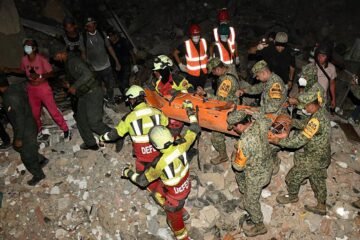 Venezuela informa del rescate de 33 personas con vida tras doble terremoto
